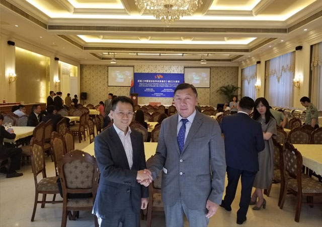 Dr. Lam Meets Bazar Business Counselor