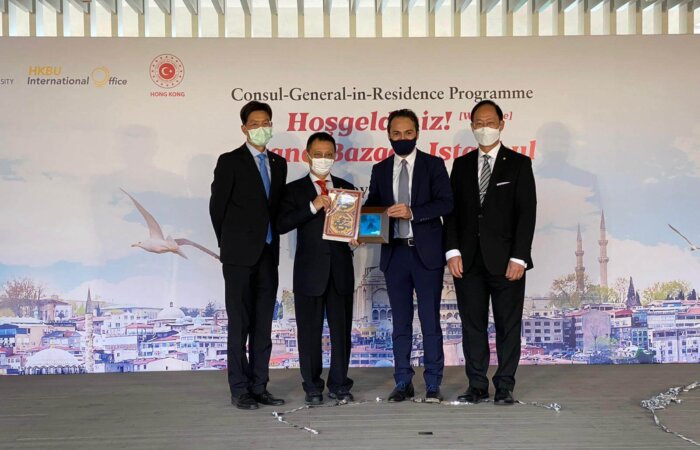 On 23 November 2021, Dr. Lam Sponsored The Turkey Forum And Received Souvenir From Mr. Peyami , Consul General Of Turkey