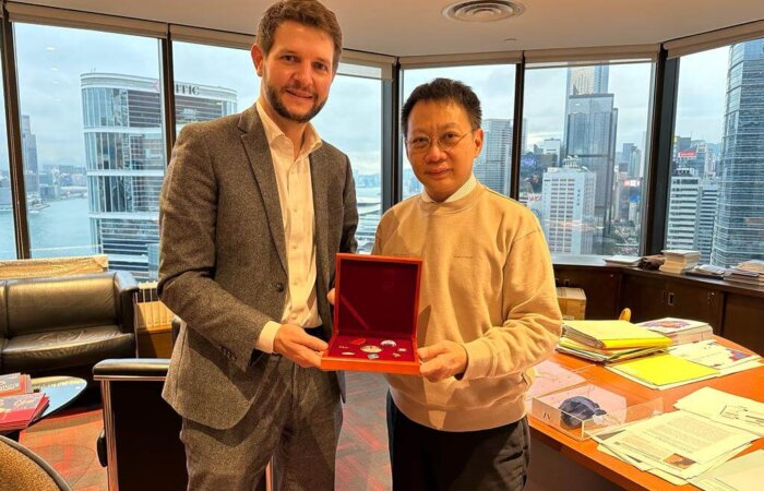On 15 December 2022, Dr. Lam Presented A Souvenir From NinJing Museum To Consul Cabouat Benjamin In Embassy France Hong Kong.